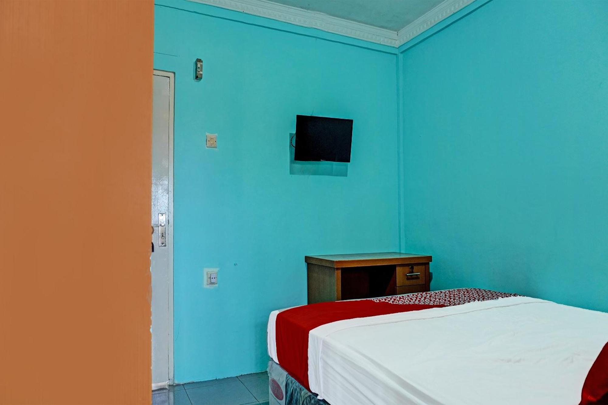 Oyo 91731 Home Stay Elis Cateliya Syariah 카라왕 외부 사진