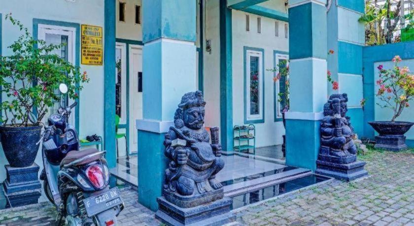 Oyo 91731 Home Stay Elis Cateliya Syariah 카라왕 외부 사진