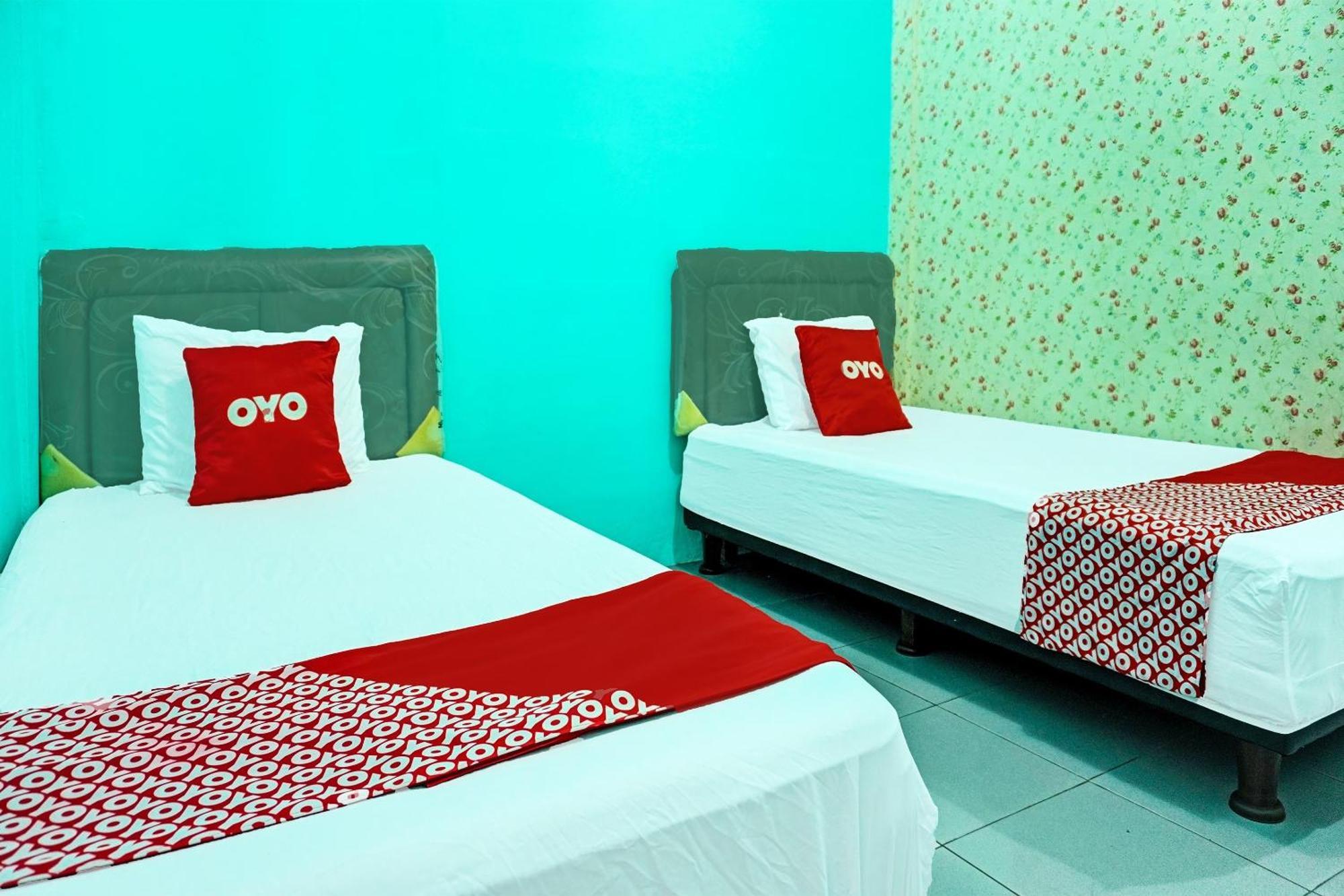 Oyo 91731 Home Stay Elis Cateliya Syariah 카라왕 외부 사진
