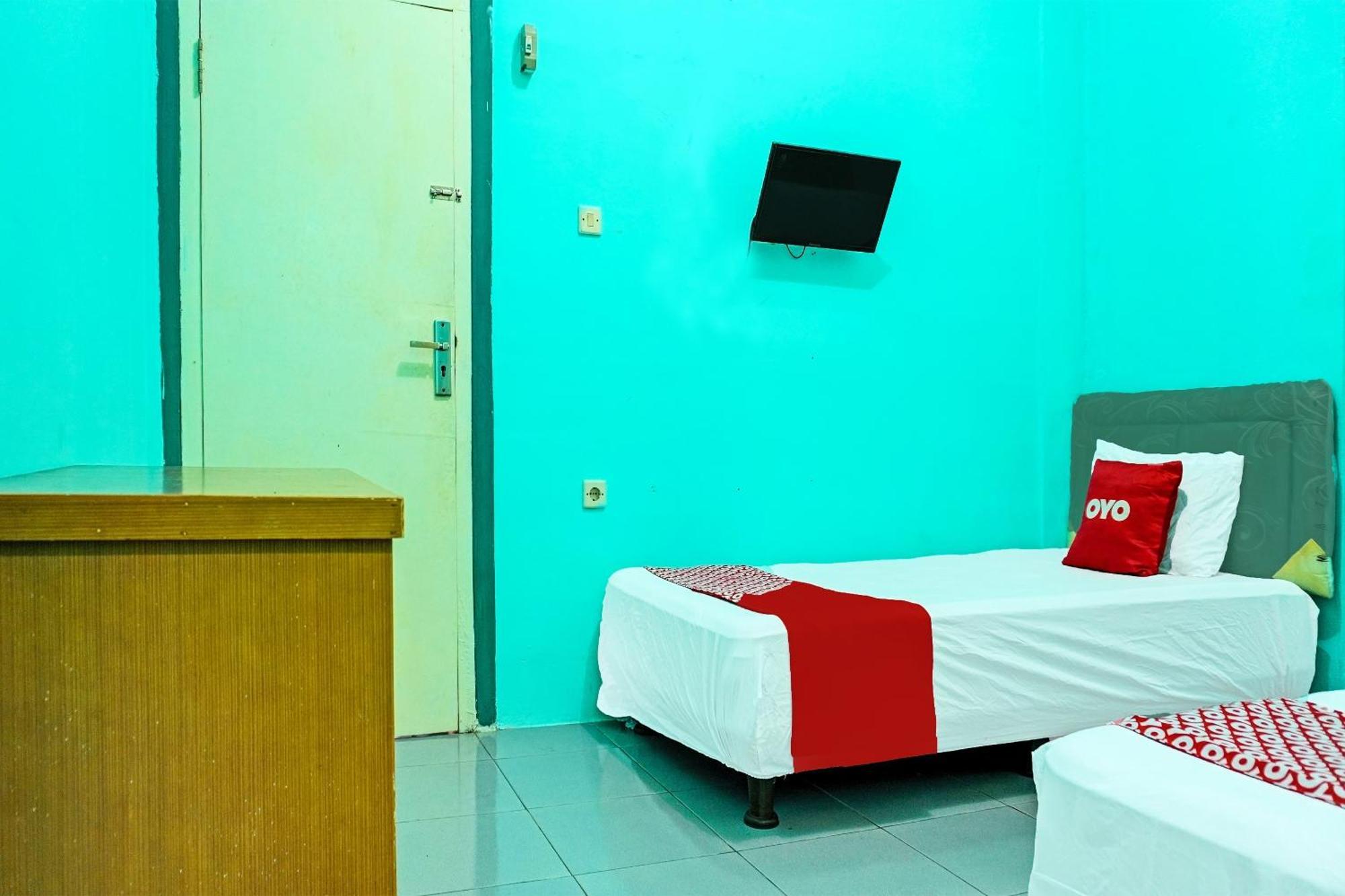 Oyo 91731 Home Stay Elis Cateliya Syariah 카라왕 외부 사진