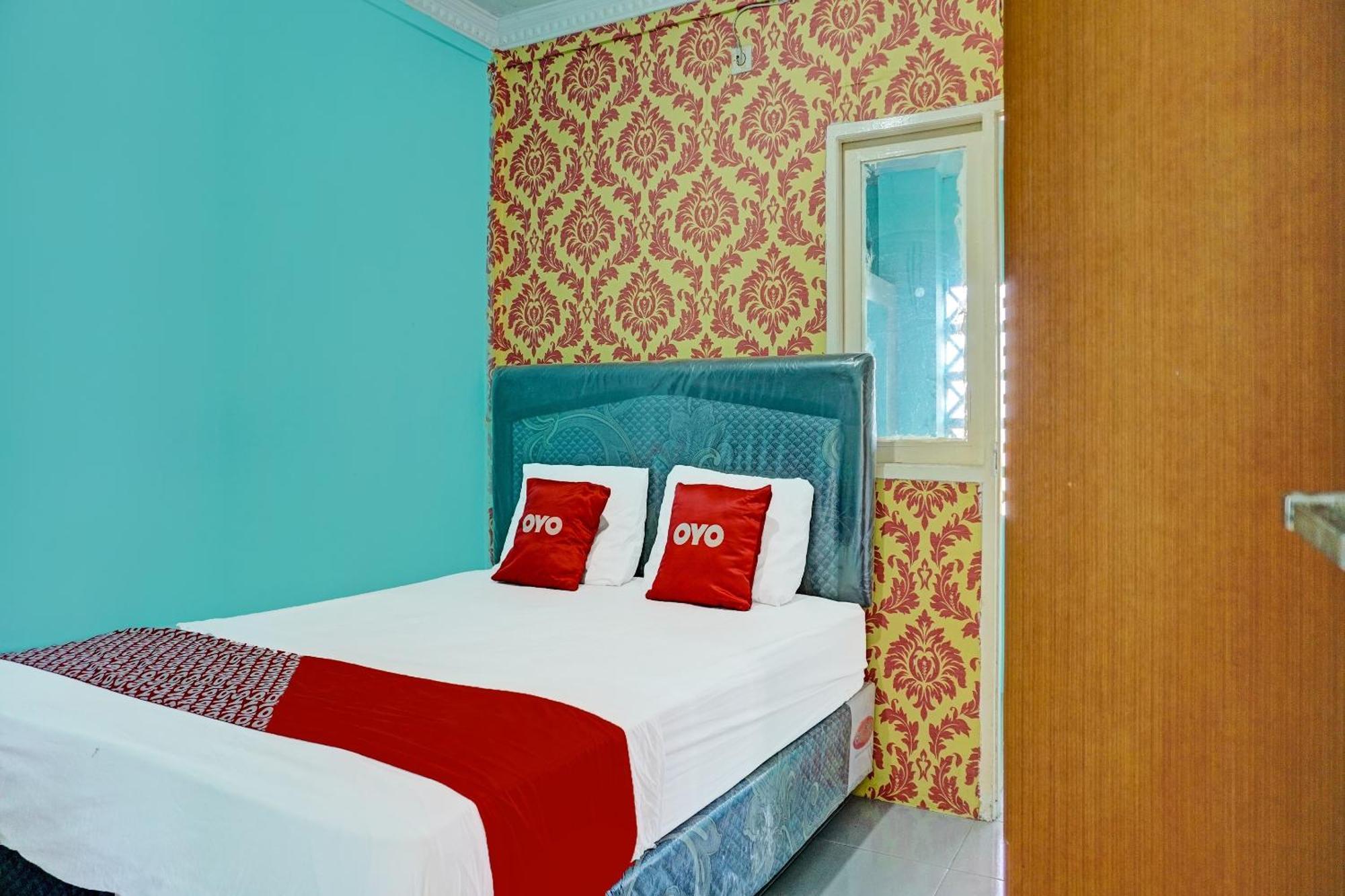 Oyo 91731 Home Stay Elis Cateliya Syariah 카라왕 외부 사진