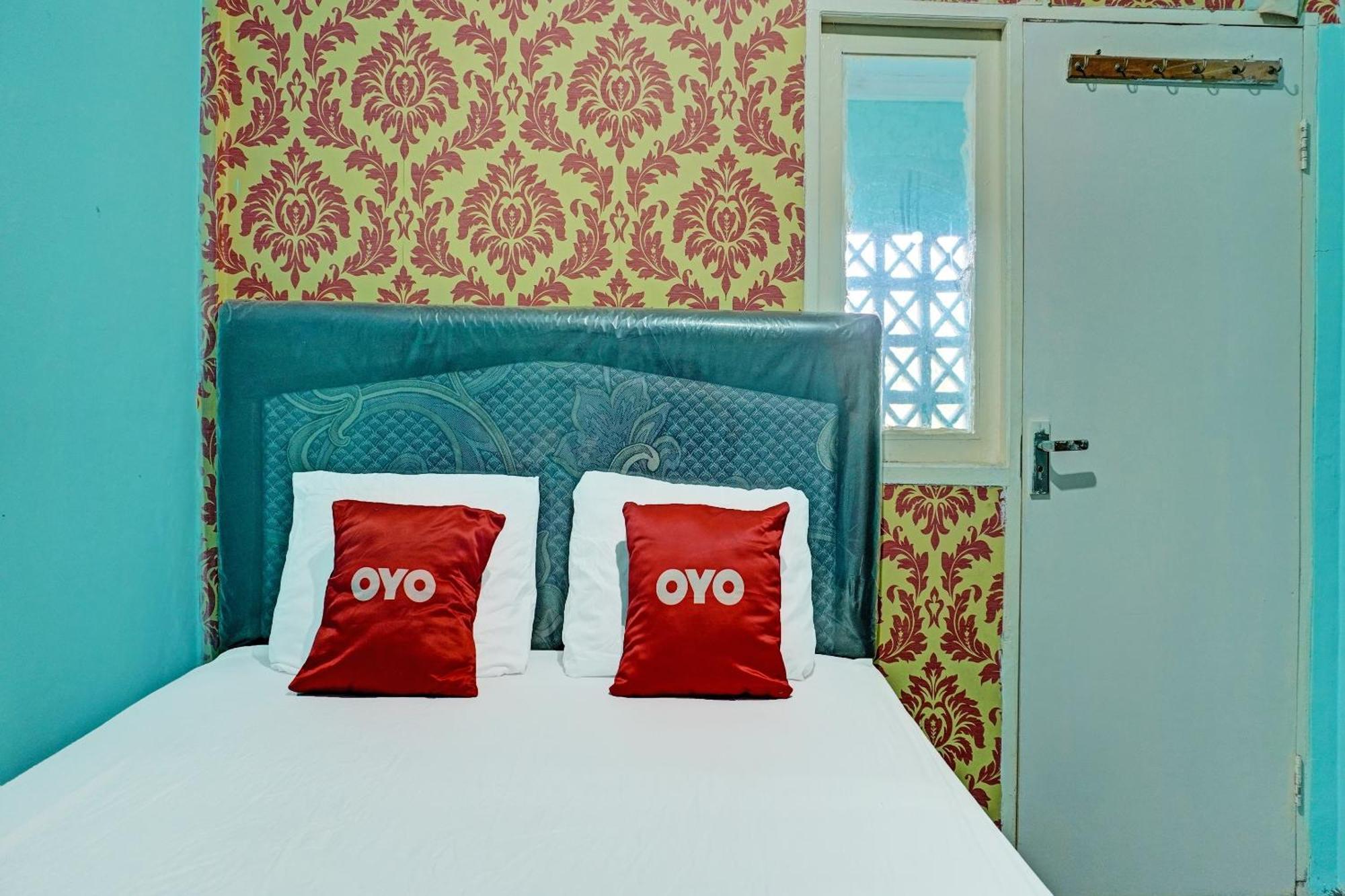 Oyo 91731 Home Stay Elis Cateliya Syariah 카라왕 외부 사진